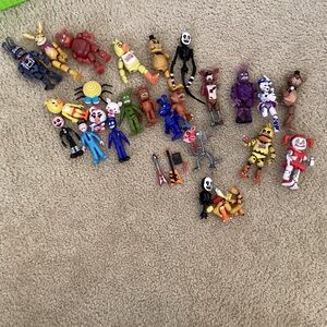 *RARE* Set of 24 Fine condition five nights at Freddys action figures